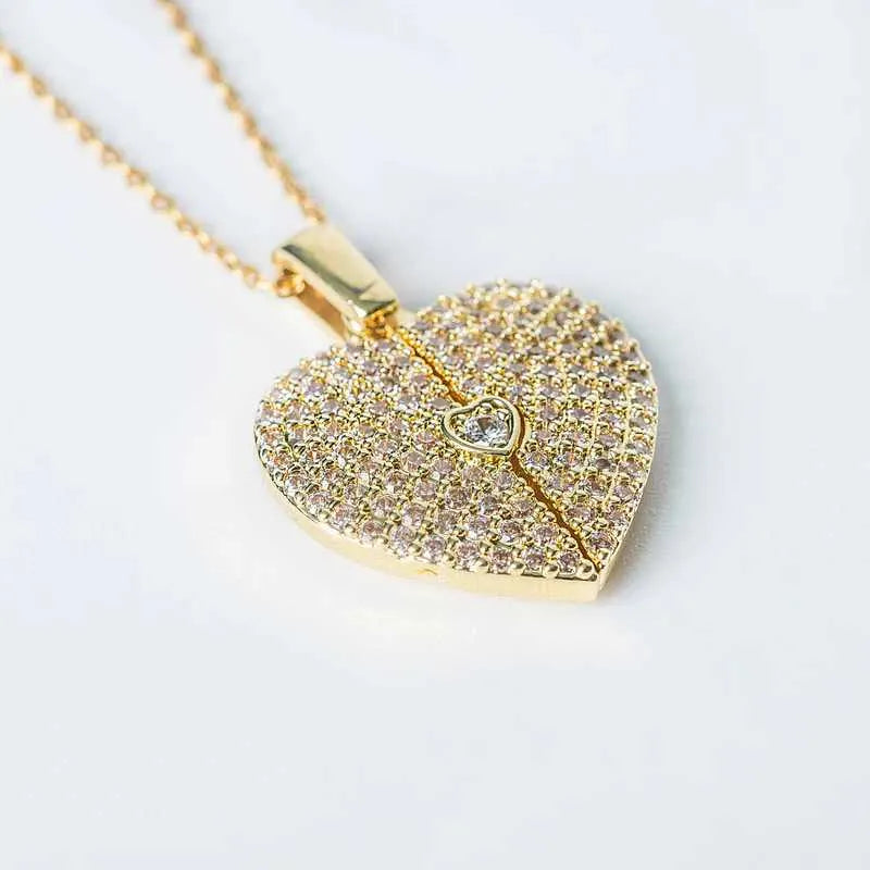 Elegant Gold Open Close Heart Necklace